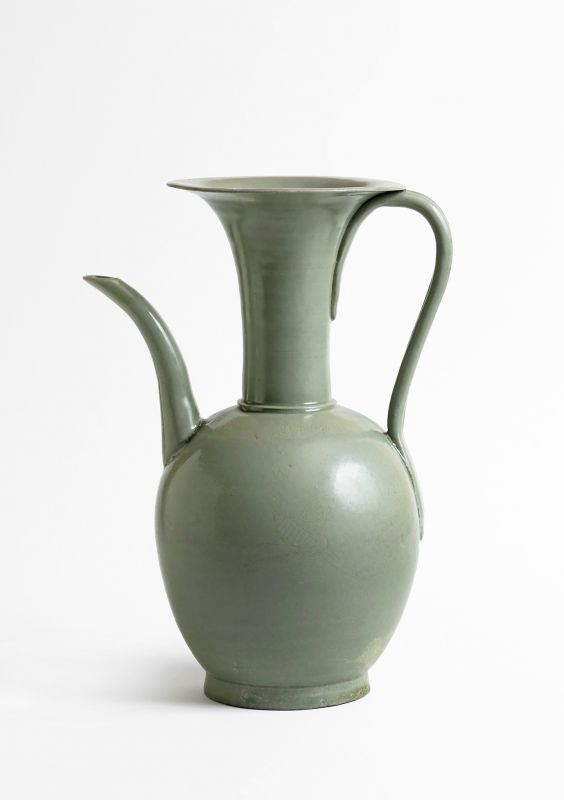A Celadon Ewer with Incised Design of Crane and Cloud On The Body 