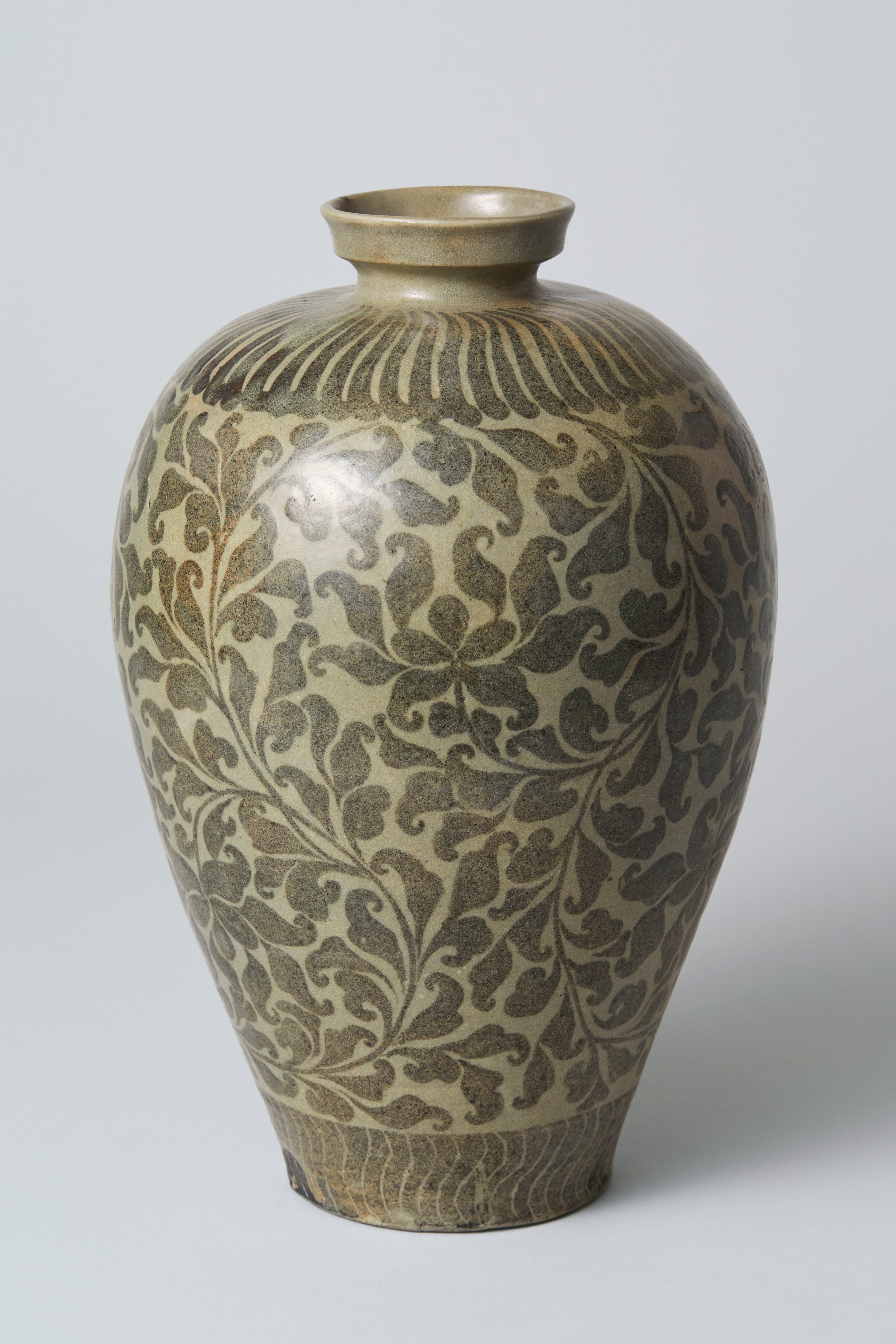 朝鮮　青磁鐵畫唐草紋瓶 朝鮮 青磁鐵畫唐草紋瓶