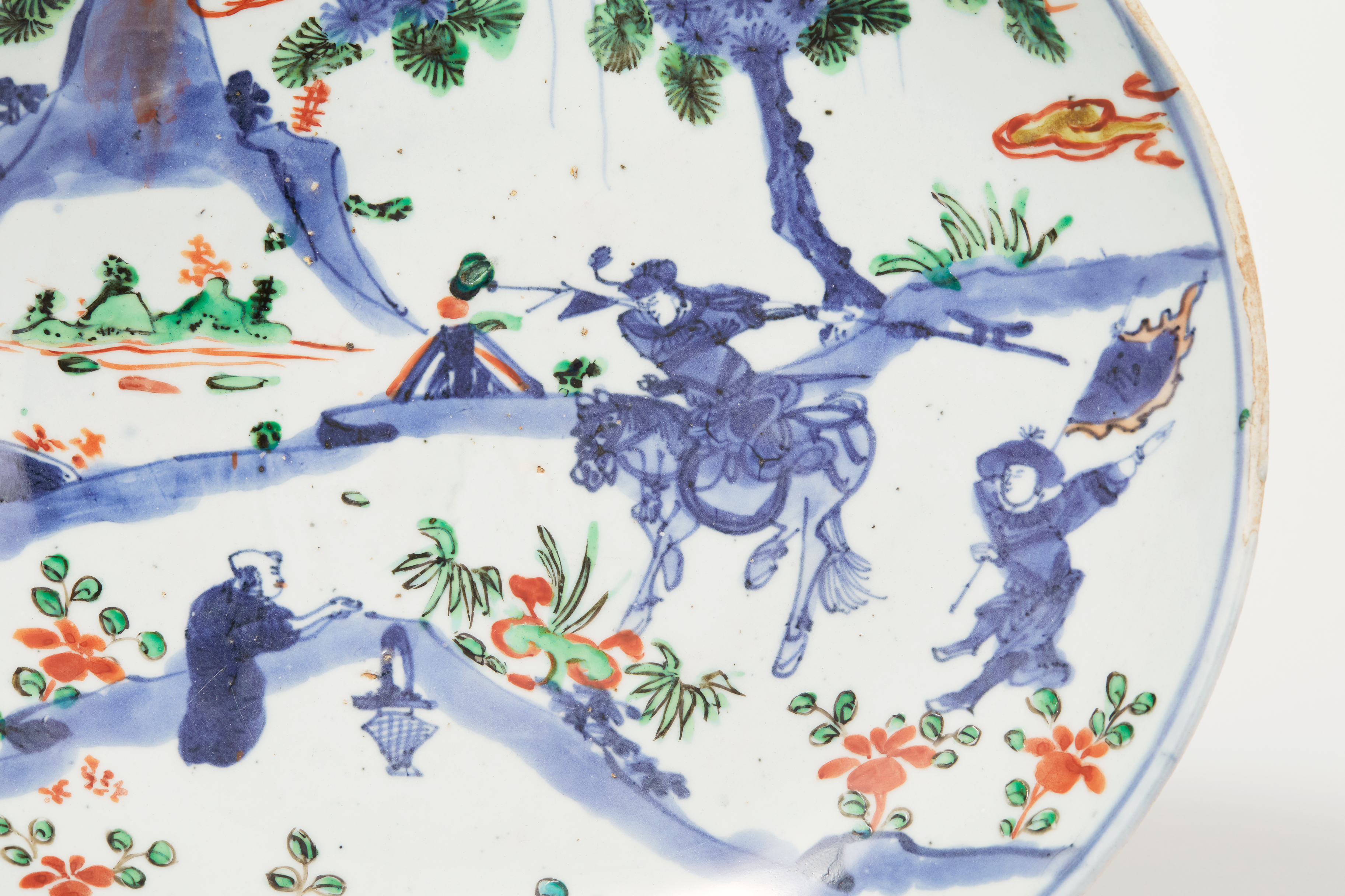 五彩人物文盤（天啓赤絵）