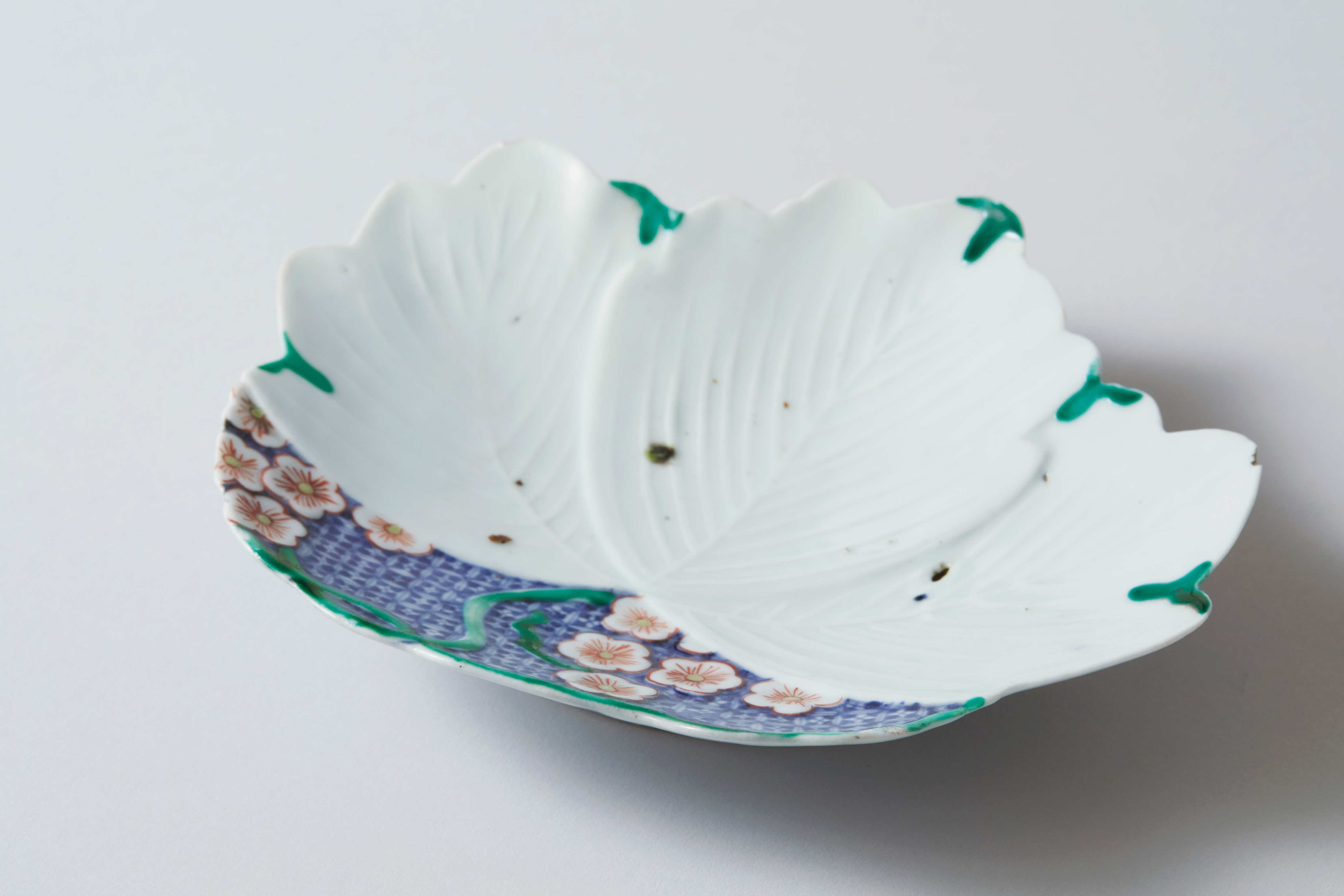 鍋島 色絵桃文 桃形蓋物 | 畑萬陶苑 ONLINE SHOP