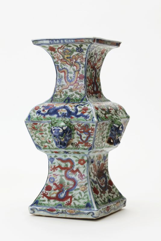 <i>WUCAI ZUN</i> VASE WITH DRAGON DESIGN