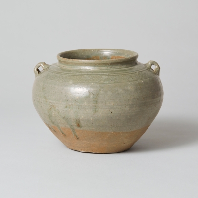 青磁印花双耳壺