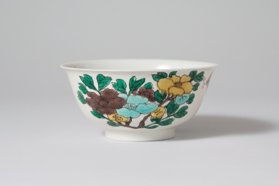 素三彩花蝶文暗花龍文鉢