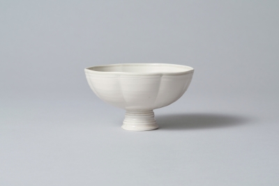 白磁輪花高足杯