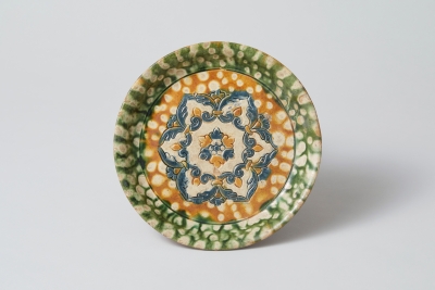 三彩印花宝相華文三足盤