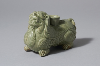 青磁獅子形器