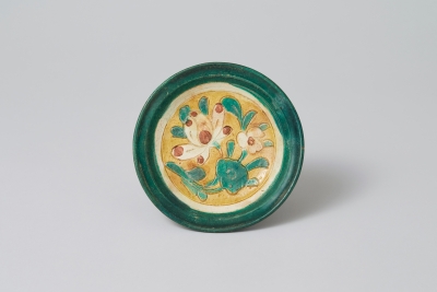 三彩刻花花文盤（宋三彩）