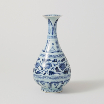 青花菊唐草文瓶（玉壺春）